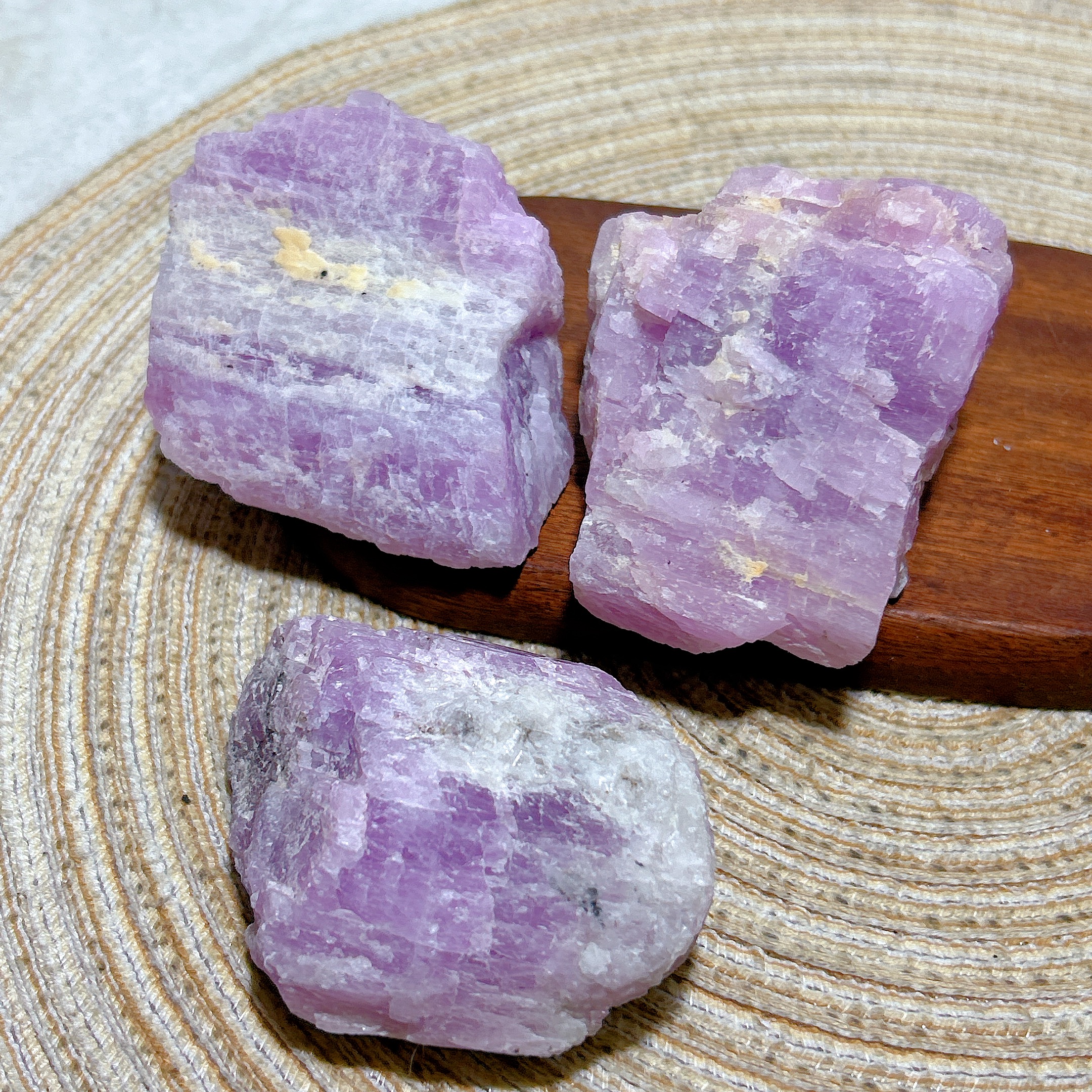 Healing Natural Crystal Kunzit - Lighting Effect Home Decor 评论和价格